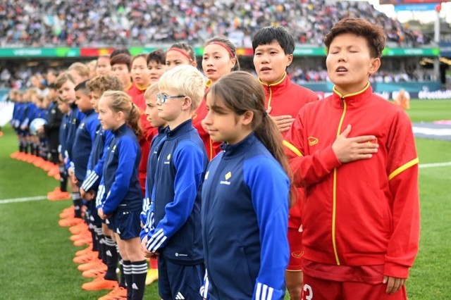 Đội tuyển Bóng đá nữ Quốc gia Việt Nam hát quốc ca tại World Cup nữ 2023. (Nguồn: FIFA) 