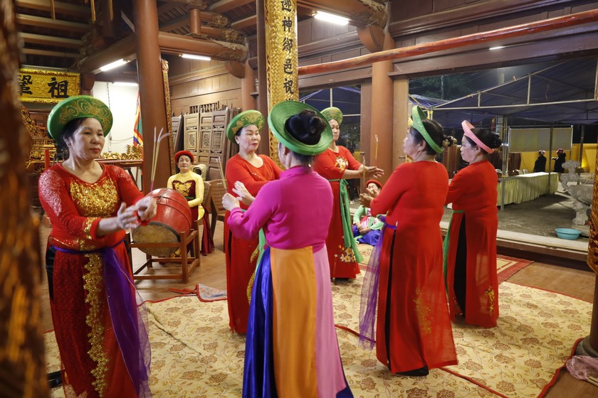 Hát nhà tơ - hát, múa cửa đình tại Lễ hội đình Vạn Ninh. (Nguồn: Tư liệu)