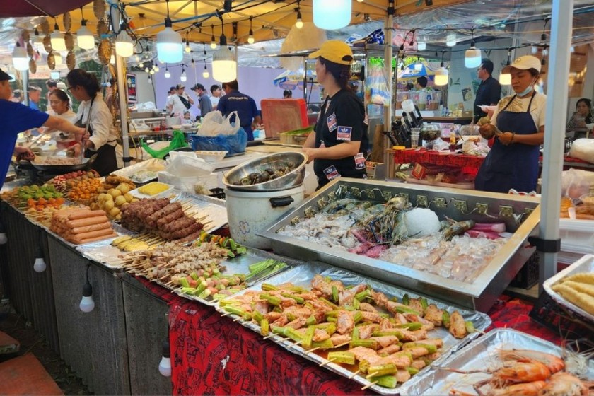 Nhiều vị trí đẹp trong hội chợ ẩm thực “vắng bóng” các món ăn vùng miền. (Ảnh minh họa - Nguồn: VNExpress)