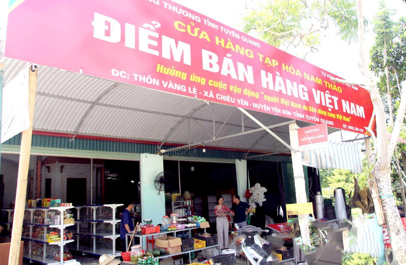 Điểm bán hàng Việt Nam được đặt tại cửa hàng tạp hóa Nam Thảo, thôn Vàng Lè, xã Chiêu Yên, huyện Yên Sơn, tỉnh Tuyên Quang. (Nguồn ảnh: Báo Tuyên Quang)