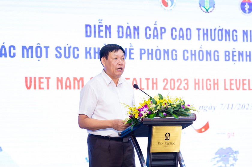 Thứ trưởng Bộ Y tế Đỗ Xuân Tuyên: Kiểm soát những vấn đề về môi trường và ảnh hưởng của biến đổi khí hậu là một trong những vấn đề then chốt trong kiểm soát dịch bệnh. Ảnh: congnghiepmoitruong.vn