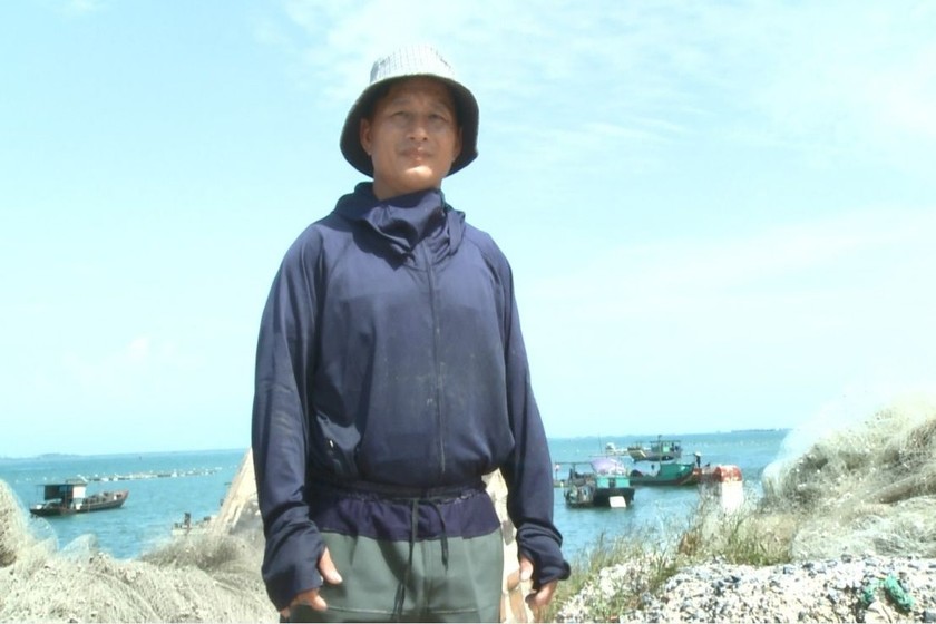 Ông Trần Văn Thổ cho hay, tàu cào vừa tận diệt thủy sản, vừa làm hư hại việc nuôi trồng thủy sản. 