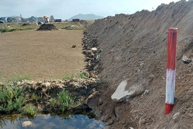 Dự án khu nuôi trồng thủy sản Cảnh Long bị cho là triển khai xây dựng trước khi thông báo khởi công. (Hình người dân cung cấp, được cho là chụp ngày 8/7/2023)