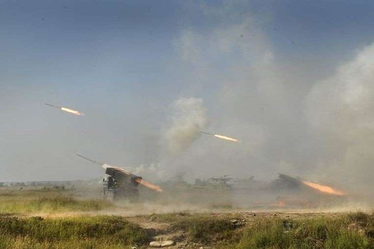 Hỏa lực BM-21 thực hành tiêu diệt mục tiêu. (Ảnh: Cường Thành)