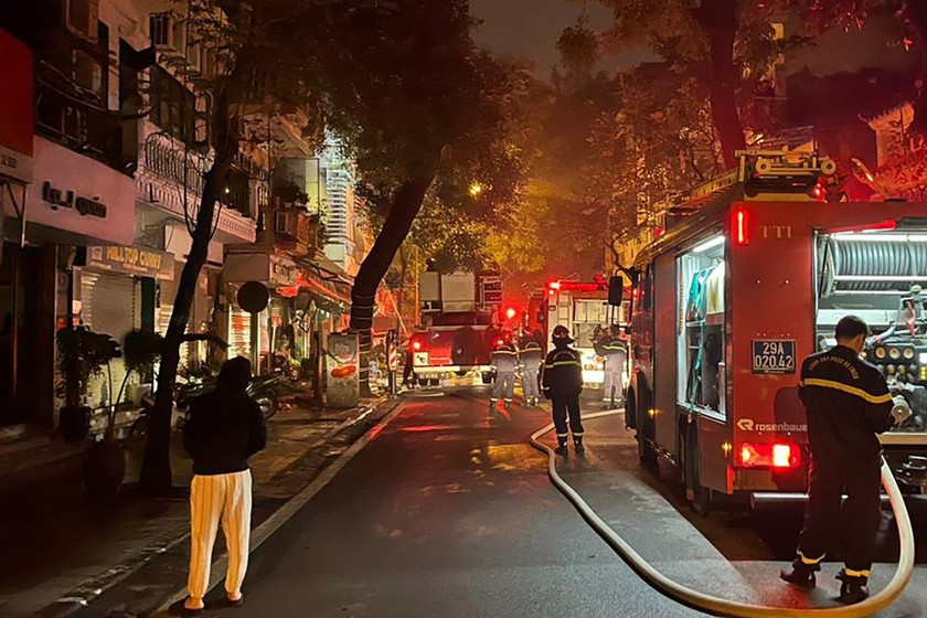 Hiện trường vụ cháy trên phố Hàng Lược khiến 3 người tử vong.