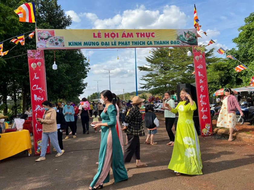 Chùa Bảo An (Bình Phước) tổ chức nhiều hoạt động kỷ niệm ngày 8/12 Âm lịch như: Lễ hội ẩm thực chay, thả đèn hoa đăng,... Chùa Bảo An (Bình Phước) tổ chức nhiều hoạt động kỷ niệm ngày 8/12 Âm lịch như: Lễ hội ẩm thực chay, thả đèn hoa đăng,...