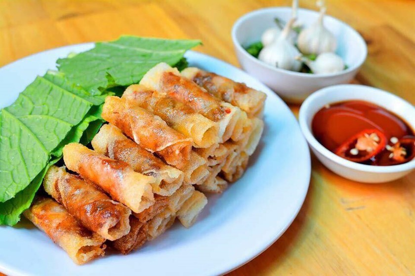 Không chỉ là ẩm thực, chả ram tôm đất Bình Định còn là văn hóa trong chế biến, thưởng thức.