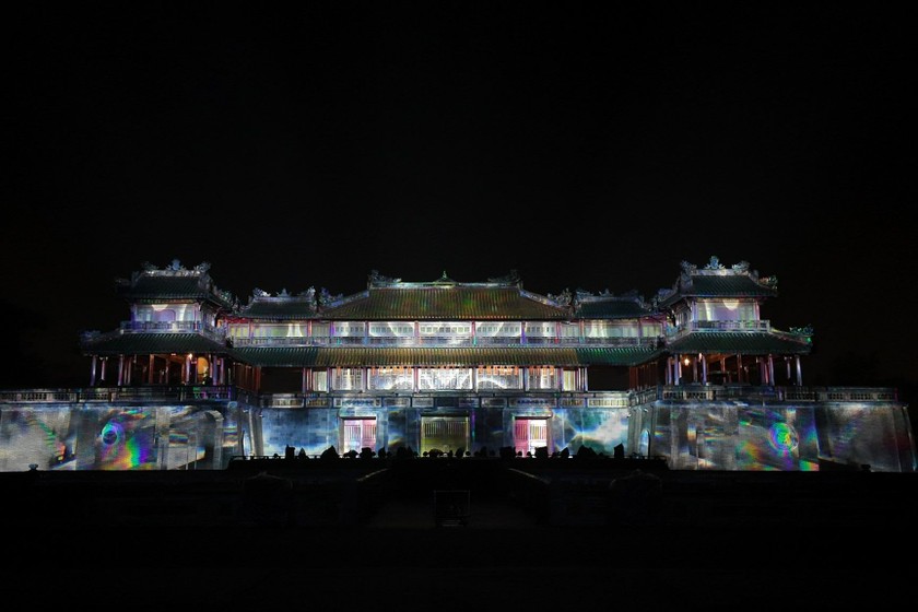 Trình diễn ánh sáng Hue By Light trên bề mặt kiến trúc của cổng Ngọ Môn - đại nội Huế. (Nguồn ảnh: Trung tâm Bảo tồn Di tích Cố đô Huế)