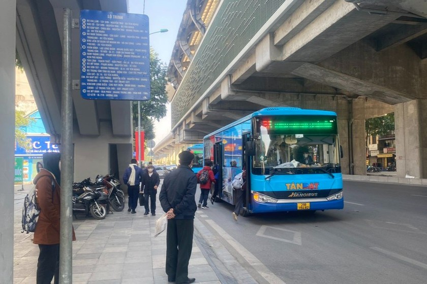 Xe bus tại Hà Nội. (Ảnh: Thương Mến)