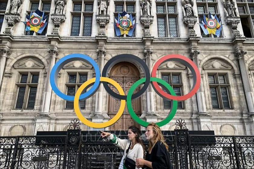 Biểu tượng Olympic tại Paris, Pháp. Ảnh: TTXVN