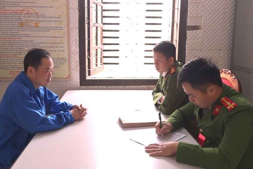 Công an huyện Quỳnh Nhai ra Lệnh bắt người bị giữ trong trường hợp khẩn cấp đối với đối tượng Vũ Tiến Cảnh. Ảnh: CASL