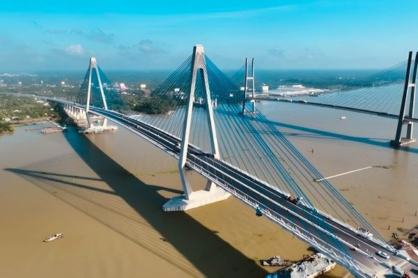 Công trình trọng điểm Cầu Mỹ Thuận 2 hoàn thành, đưa vào sử dụng đã góp phần rút ngắn khoảng cách di chuyển giữa các tỉnh/thành trong và ngoài khu vực Tây Nam Bộ, mở ra cơ hội cho thị trường BĐS Tây Nam Bộ phát triển. 