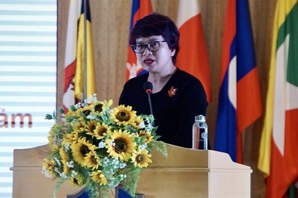 Vụ trưởng Vụ Giáo dục Đại học Nguyễn Thu Thuỷ báo cáo tại Hội nghị. Ảnh: Bộ GD&ĐT