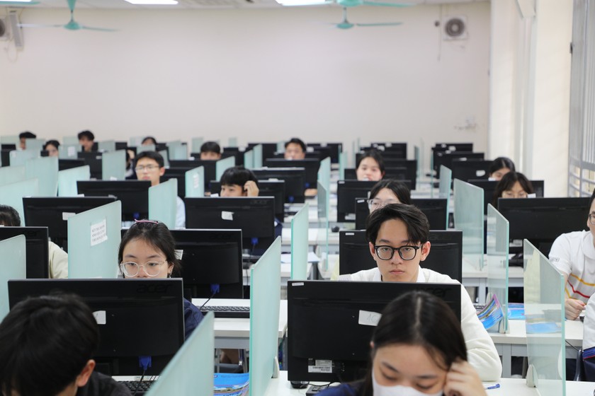 Thí sinh tham dự đợt thi đánh giá năng lực đầu tiên của Đại học Quốc gia Hà Nội. Ảnh: VNU