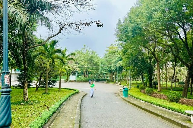 Thành phố Hà Nội đang nỗ lực làm "sống lại" các công viên nhằm nâng cao chất lượng đời sống cho người dân. Ảnh: VGP/Thùy Chi