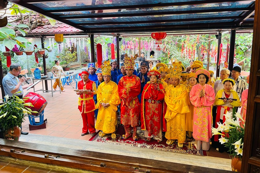 Chính quyền, đoàn thể các phường Xuân Tảo, Xuân La dâng Lễ cúng Phật, Giỗ Tổ tại Chùa Khai Nguyên.