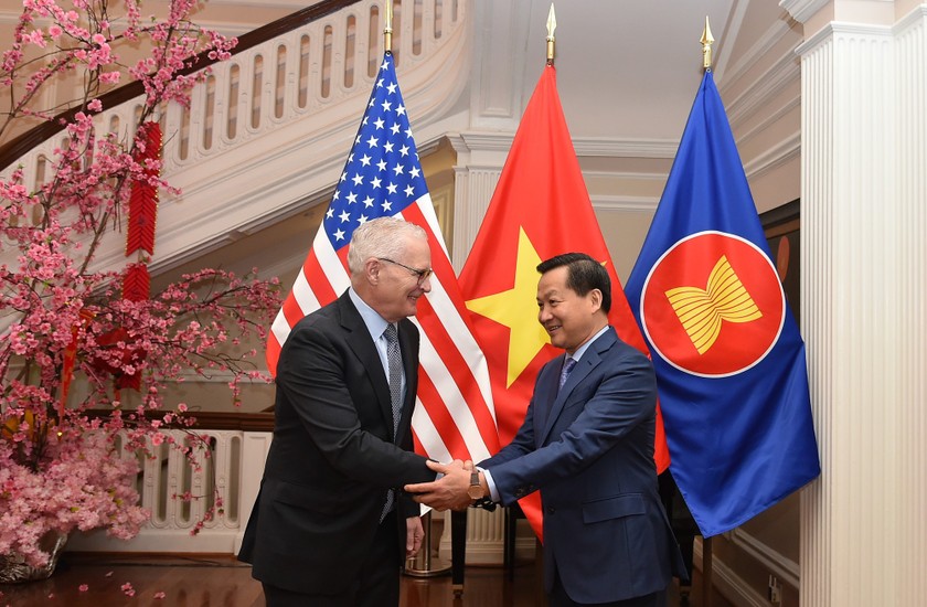 Phó Thủ tướng Lê Minh Khái tiếp Chủ tịch Hiệp hội Công nghiệp bán dẫn Hoa Kỳ (SIA) John Neffer. Ảnh VGP/Trần Mạnh