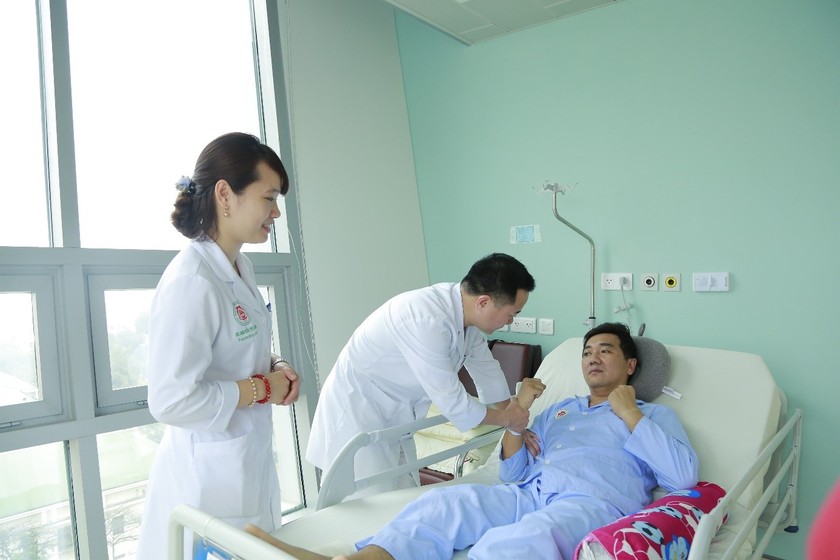 Bệnh nhân Hàn Quốc tới Bệnh viện TWQĐ 108 chữa bệnh. (Ảnh: An Ngọc)