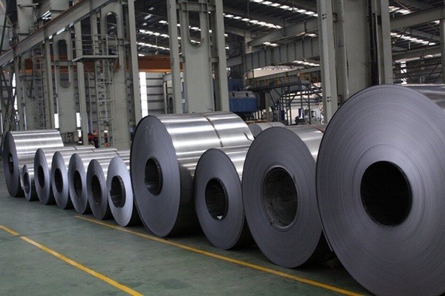 HRC là nguyên liệu chính để sản xuất các loại tôn thép mạ kẽm, mạ lạnh, ống thép… (Ảnh: Mai Long)