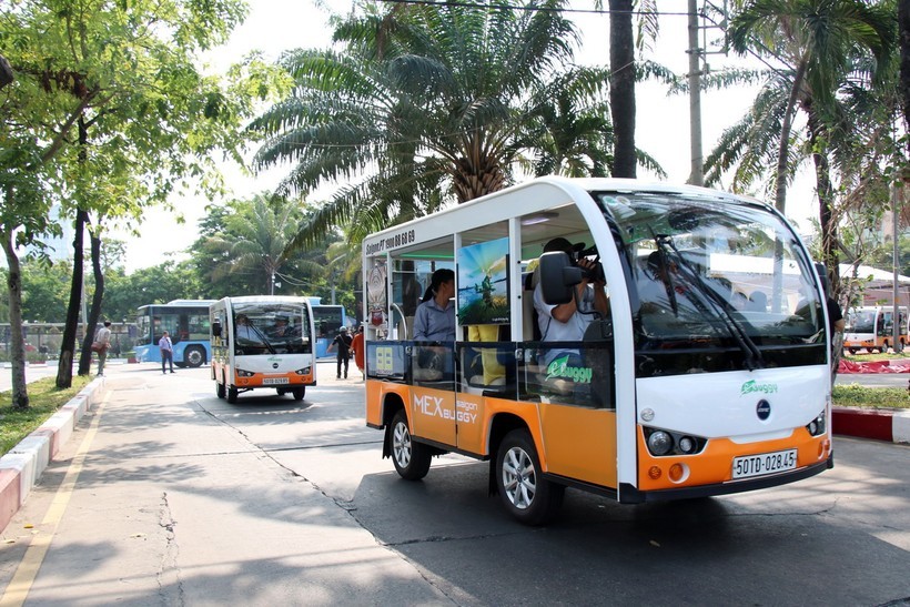 Dịch vụ xe điện chở khách tham quan, du lịch tại Thành phố Hồ Chí Minh chính thức triển khai từ ngày 12/4/2024. (Ảnh: Tiến Lực/TTXVN)