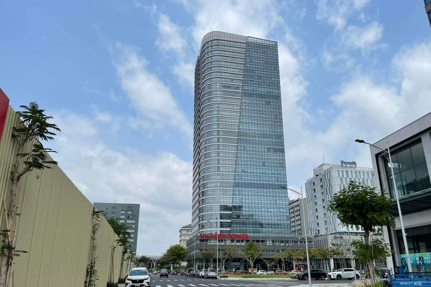Tòa nhà Victory Tower nằm tại số 12 Tân Trào, quận 7. (Ảnh trong bài: Doãn Khởi)