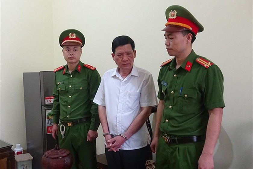 Cơ quan Cảnh sát điều tra tống đạt các quyết định và lệnh đối với Nguyễn Văn Quang.