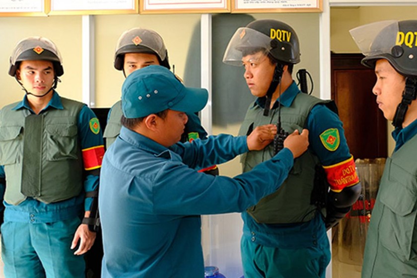 Dân quân thường trực Ban Chỉ huy quân sự thị xã Long Khánh, tỉnh Đồng Nai chuẩn bị lên đường làm nhiệm vụ. (Ảnh: BĐN)