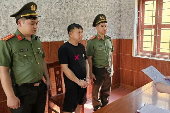 Công an tỉnh Lạng Sơn thi hành Lệnh bắt người trong trường hợp khẩn cấp đối với Trần Hữu Minh. Ảnh: CACC