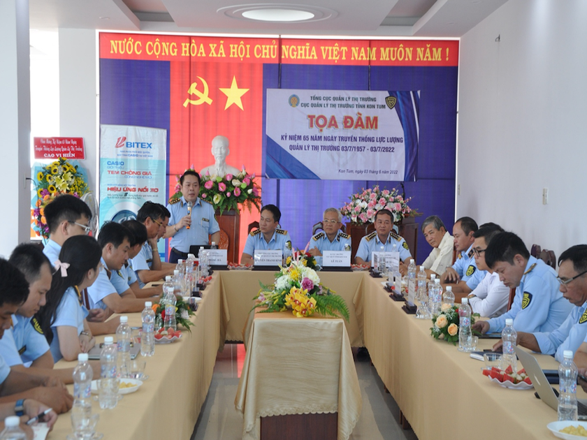 Toàn cảnh buổi toạ đàm tại hội trường Cục QLTT tỉnh Kon Tum.
