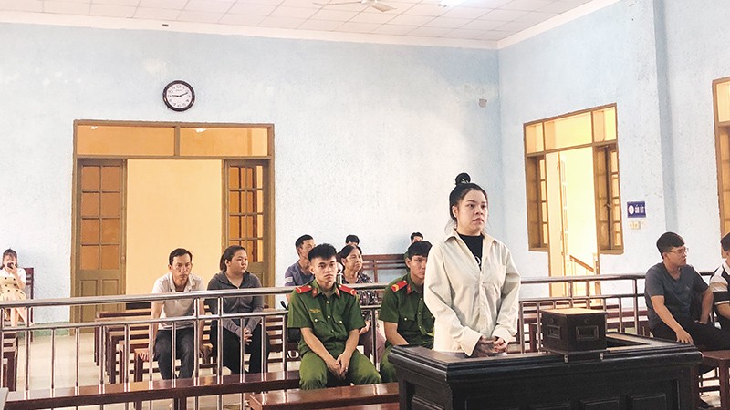 Bị cáo Đoàn Thị Thúy Hằng bị tuyên phạt 18 năm tù về tội “Lừa đảo chiếm đoạt tài sản”.