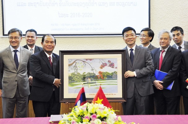 Củng cố quan hệ hữu nghị hợp tác giữa hai Bộ Tư pháp Việt Nam – Lào