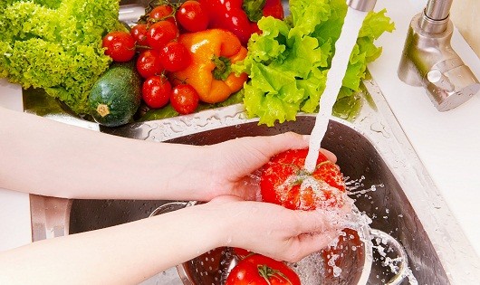 4 bước rửa sạch thuốc trừ sâu trên rau củ quả