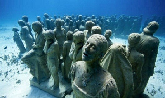 Những bức tượng ma mị chìm dưới lòng đại dương