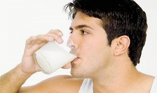 Uống sữa có tốt cho người mắc bệnh gút?