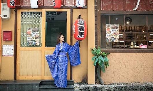 Hoàng Yến tung ảnh diện Kimono quay phim hoạt hình tại Nhật