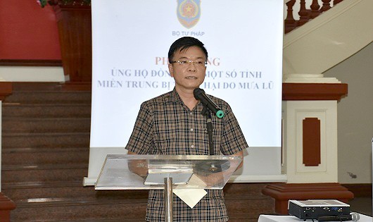 Bộ trưởng Bộ Tư pháp  Lê Thành Long phát động phong trào ủng hộ đồng bào một số tỉnh miền Trung chịu thiệt hại do mưa lũ