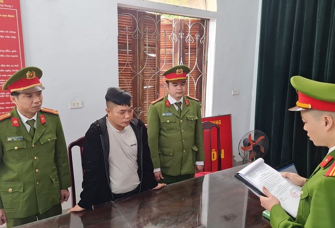 Cơ quan Cảnh sát điều tra thi hành lệnh bắt tạm giam đối với Đoàn Quang Huy. Ảnh: Công an Hà Giang


