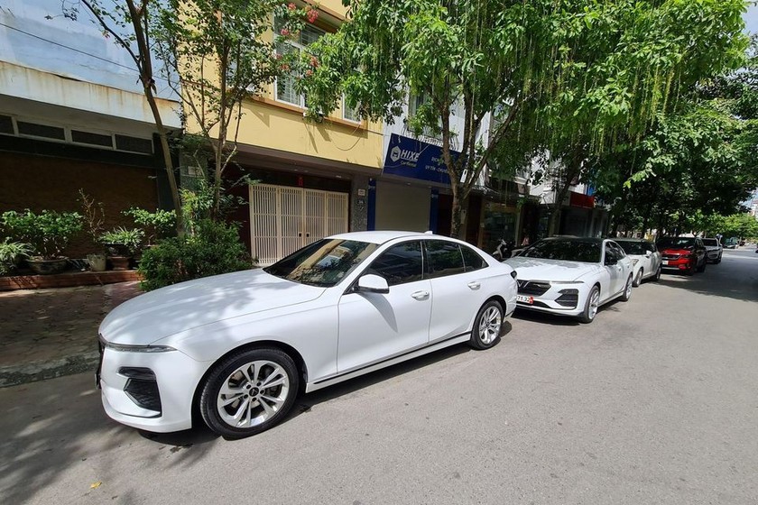 Một cơ sở cho thuê ô tô tự lái tại Cầu Giấy, Hà Nội. 