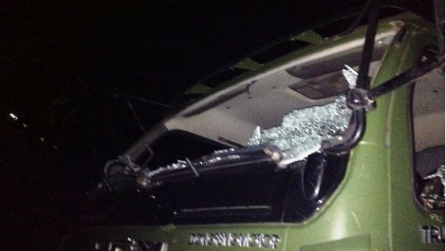 Chiếc xe ô tô bị đập vỡ cửa kính