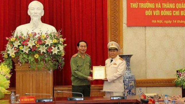 Bộ trưởng Trần Đại Quang trao các Quyết định của Thủ tướng Chính phủ của Chủ tịch nước đối với đồng chí Bùi Văn Thành
