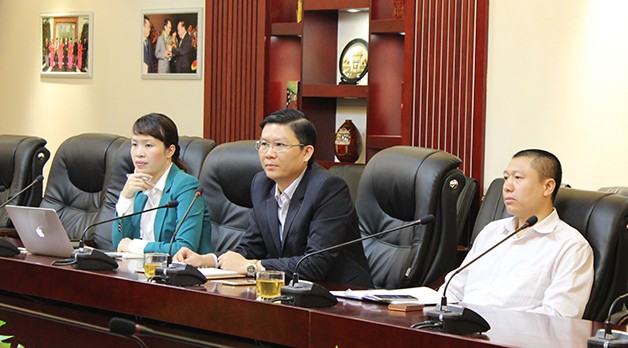 TS. Lê Thành Vinh, Thành viên HĐQT và 2 phó tổng giám đốc phụ trách làm việc với đại diện quỹ AFC Hong Kong.