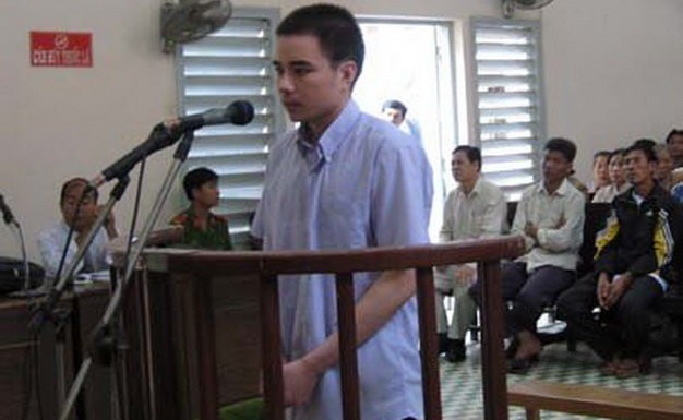 Bị cáo Hồ Duy Hải tại phiên tòa sáng 29-11-2008 - Ảnh: Diệu Hi/Tuoitre
