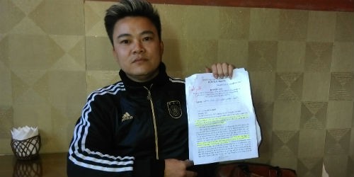 Anh Nguyễn Văn Hạnh với đơn kêu oan.