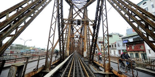 Đã sử dụng hơn 112 năm, cầu Long Biên đang xuống cấp nghiêm trọng.
