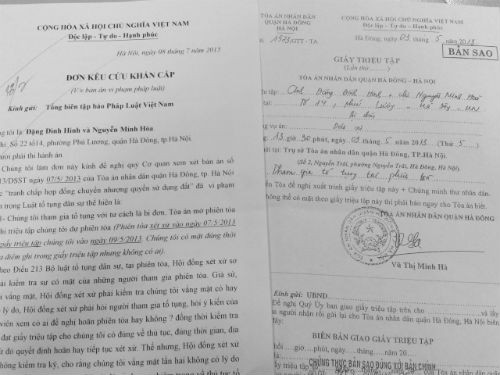Giấy triệu tập của TAND quận Hà Đông đối với ông Hinh, bà Hòa thể hiện phiên tòa sơ thẩm diễn ra vào chiều 9/5/2013.