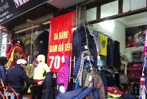 Hà Nội: “Nóng” thị trường quần áo rét