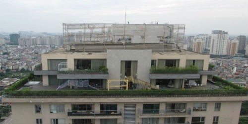Chủ đầu tư dự án Sky City đã tự ý cơi nới một số căn hộ penthouse ở tầng kỹ thuật và tầng mái và bán cho khách từ năm 2010
