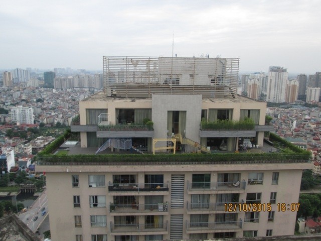 Căn hộ penthouse xây dựng trái phép ở tòa B chung cư Sky City Tower ở 88 Láng Hạ, Hà Nội. Ảnh do BQT cung cấp.