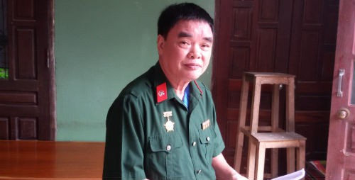 Ông Lê Văn Chớ trình bày sự việc với Báo PLVN. 