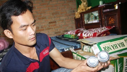Anh Nguyễn Tấn Phong bên số bia còn lại.
